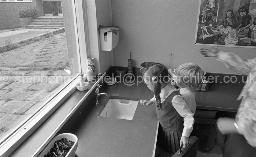 Cross Arthurlie Primary One's 1975.