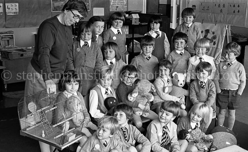 Neilston Primary One's 1977