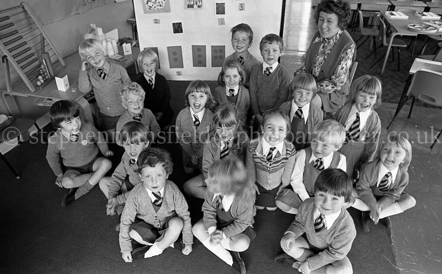 Neilston Primary One's 1977