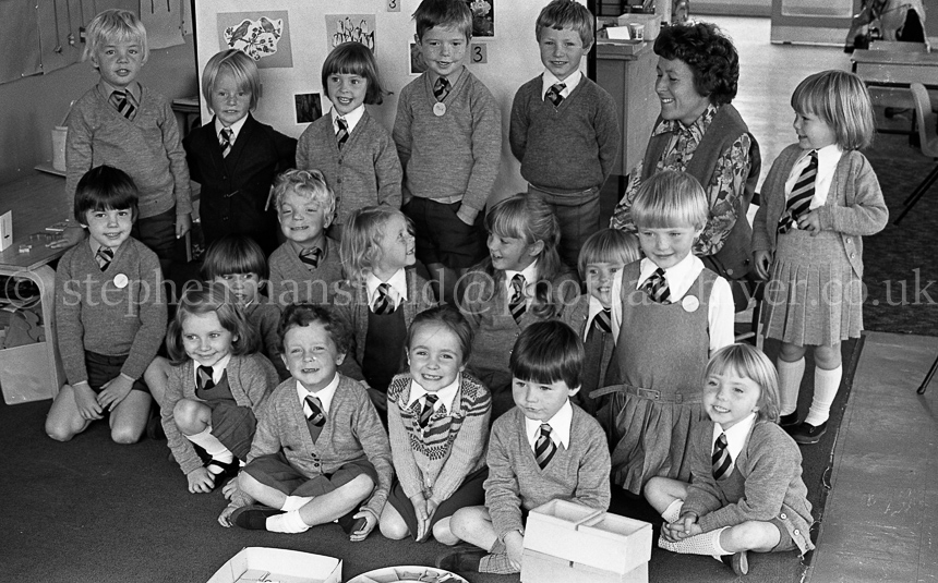 Neilston Primary One's 1977