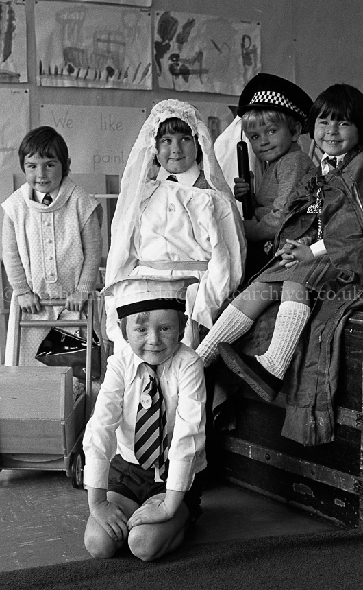 Neilston Primary One's 1977