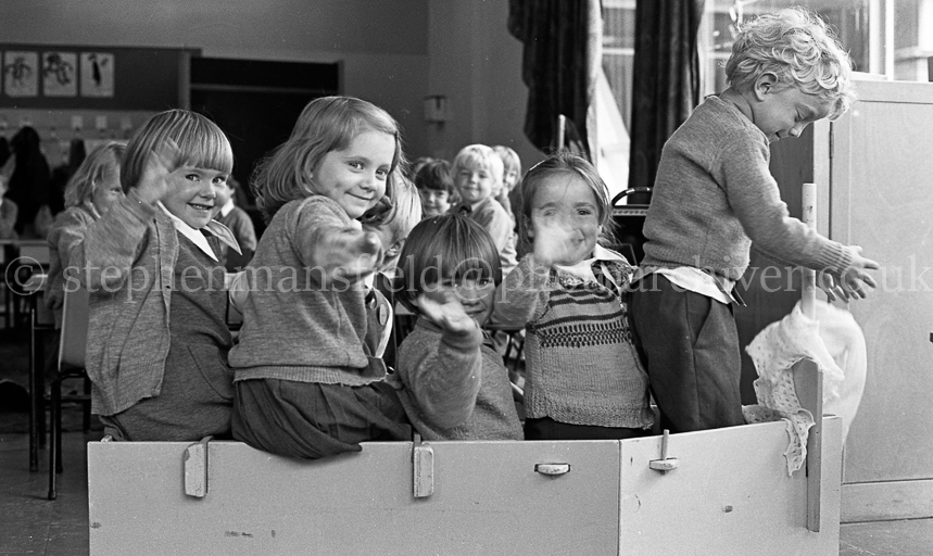 Neilston Primary One's 1977