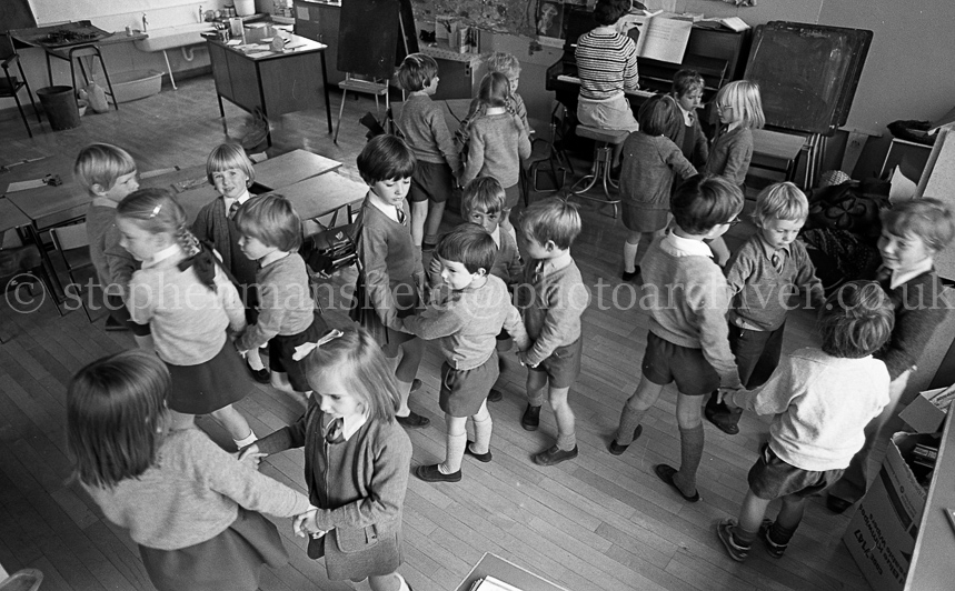 Uplawmoor Primary One's 1977.