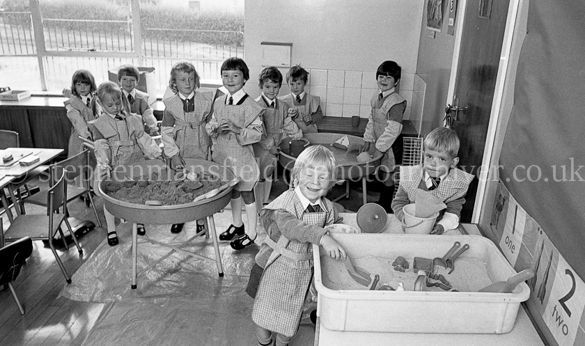 Auchenback Primary One's 1975.