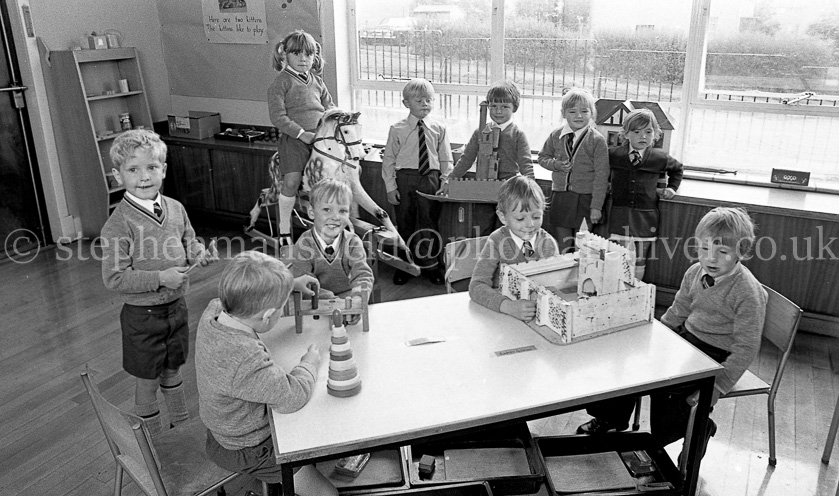 Auchenback Primary One's 1975.