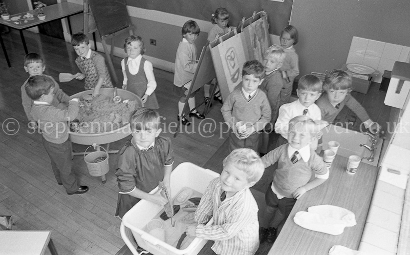 Auchenback Primary One's 1975.