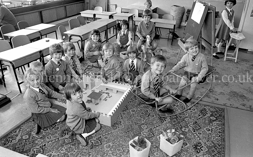 Neilston Primary One's 1975.