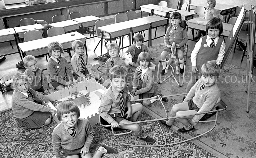 Neilston Primary One's 1975.