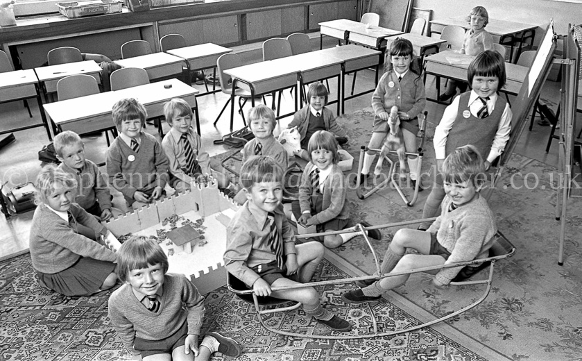 Neilston Primary One's 1975.