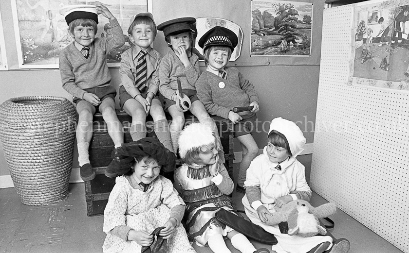 Neilston Primary One's 1975.