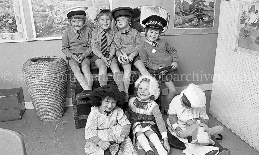 Neilston Primary One's 1975.