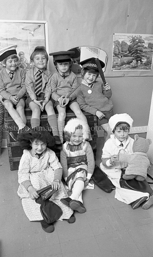 Neilston Primary One's 1975.