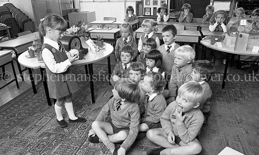 Neilston Primary One's 1975.