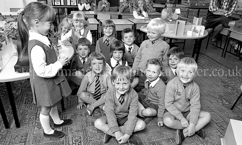 Neilston Primary One's 1975.