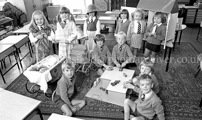 Neilston Primary One's 1975.