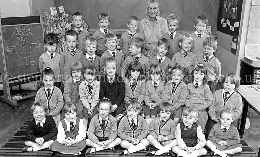 Auchenback Primary One's 1987
