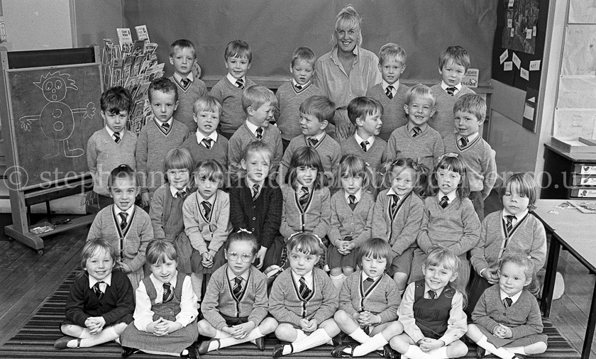 Auchenback Primary One's 1987