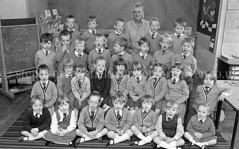 Auchenback Primary One's 1987