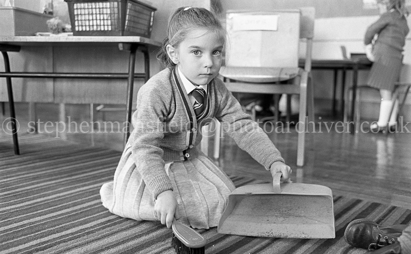 Auchenback Primary One's 1987