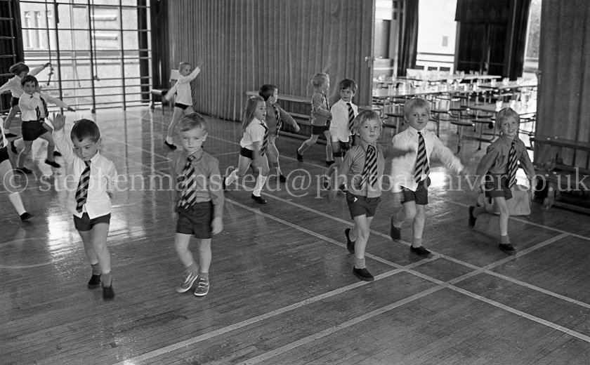 Neilston Primary One's 1987