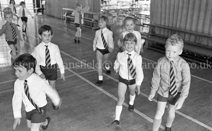Neilston Primary One's 1987