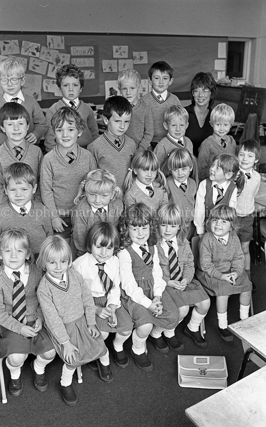 Neilston Primary One's 1987