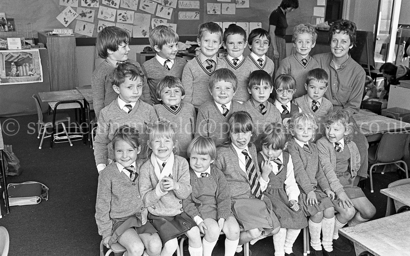 Neilston Primary One's 1987