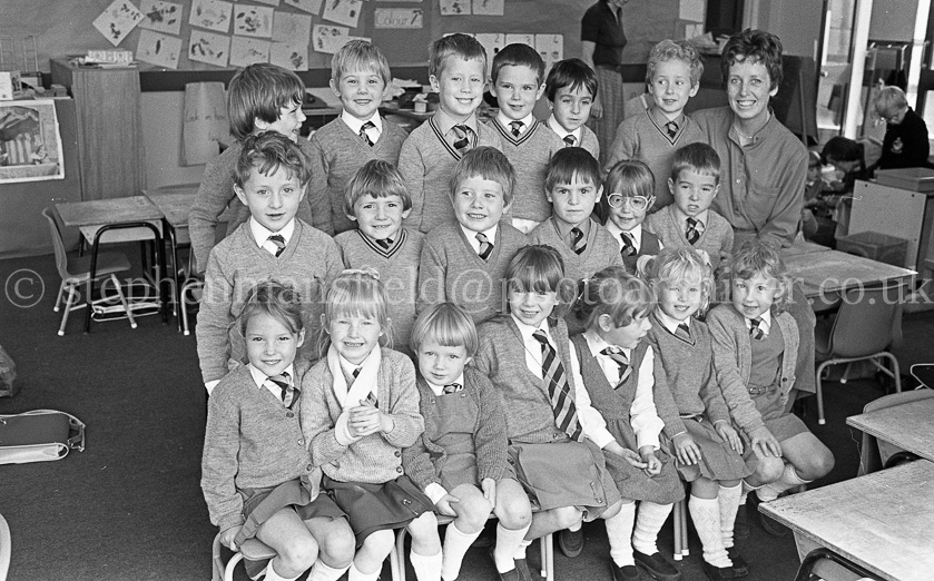 Neilston Primary One's 1987