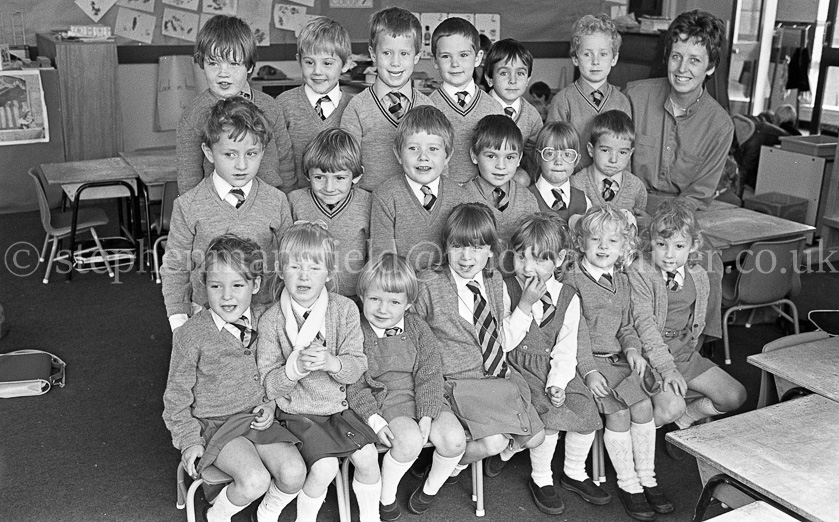 Neilston Primary One's 1987