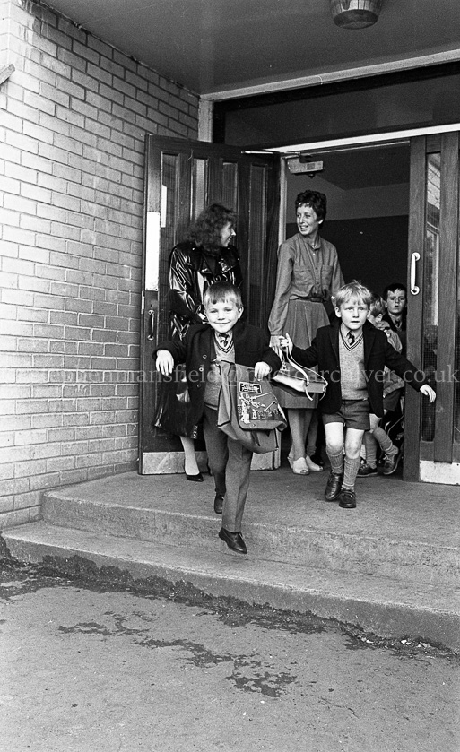 Neilston Primary One's 1987