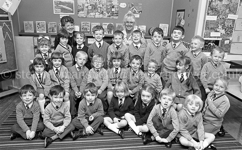 Auchenback Primary One's 1988.
