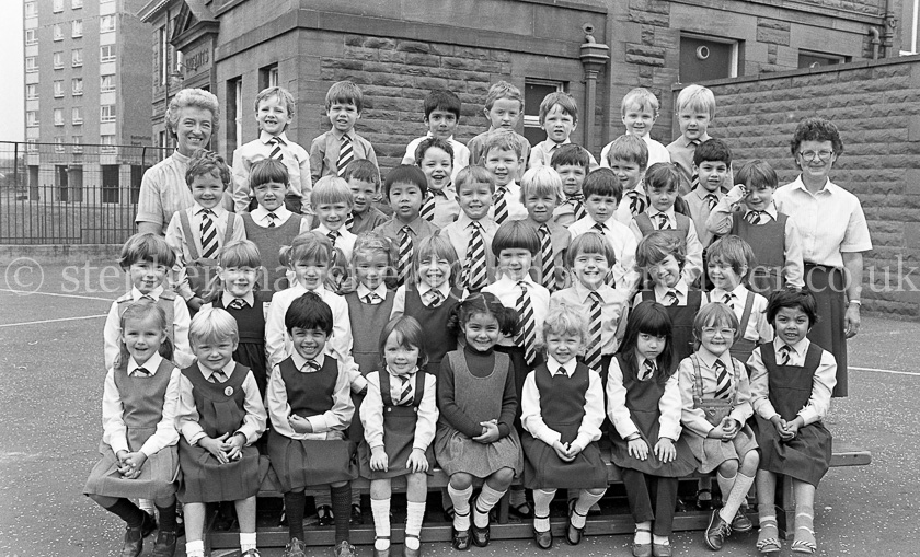 Mount Florida Primary One's 1983.