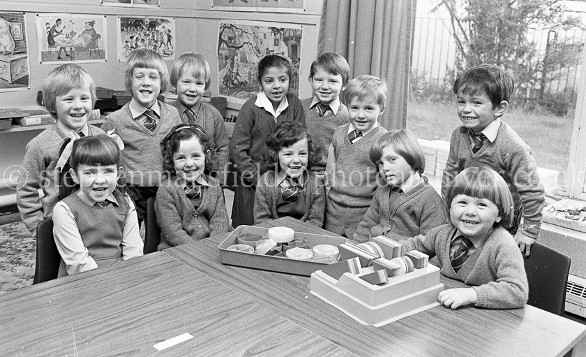Merrylee Primary One's 1983.