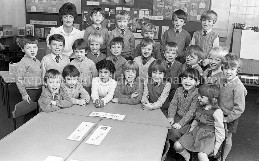 Simshill Primary One's 1983.